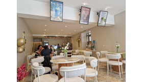 THE MOON Lounge & Bruch